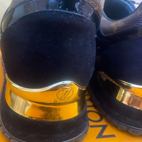 Authentic Louis Vuitton RUN AWAY SNEAKER - Picture 4 of 5
